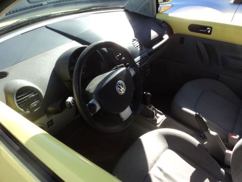 Used 1998 Volkswagen Beetle image 4