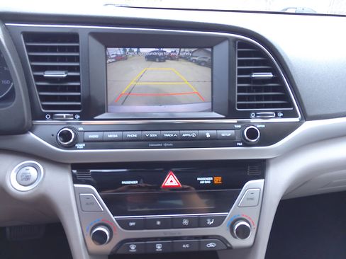 Used 2017 Hyundai Elantra Limited image 16