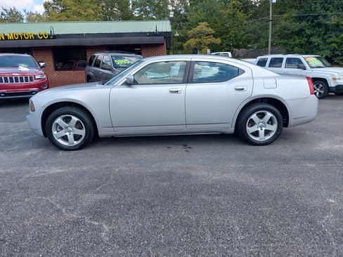 Used 2010 Dodge Charger SE image 4