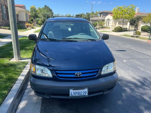 Used 2003 Toyota Sienna CE image 4