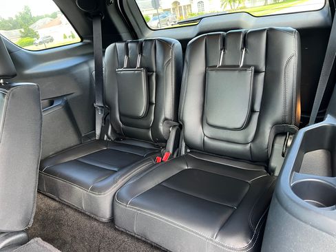 Used 2018 Ford Explorer Limited image 11