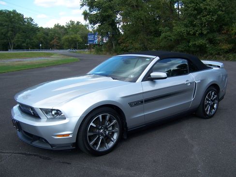 Used 2011 Ford Mustang GT Premium image 1
