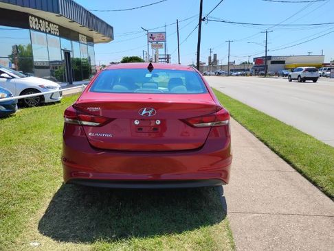 Used 2018 Hyundai Elantra Limited image 6