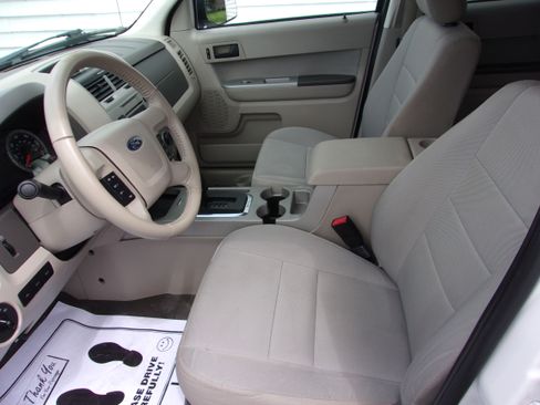 Used 2011 Ford Escape XLT image 5