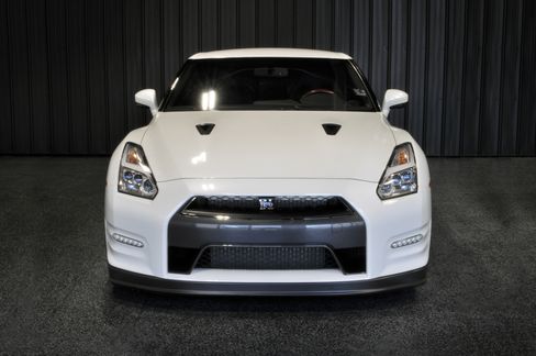 Used 2014 Nissan GT-R Black Edition image 3