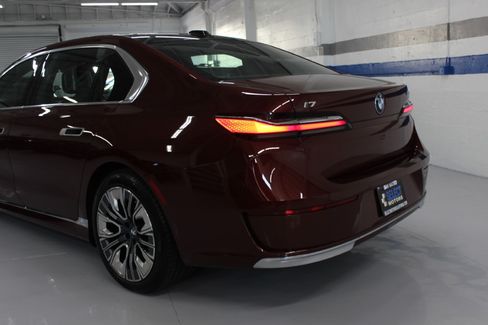 Used 2023 BMW i7 xDrive60 image 12