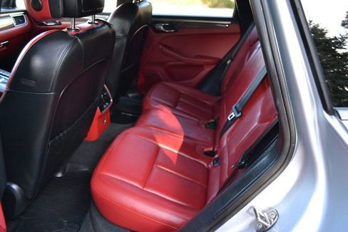 Used 2017 Porsche Macan image 33