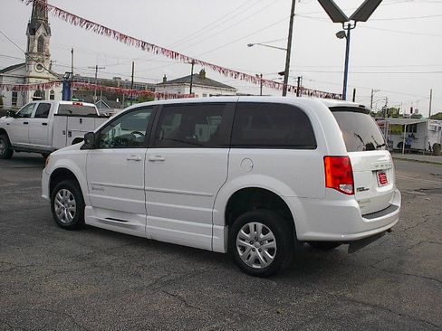 Used 2017 Dodge Grand Caravan SE image 6