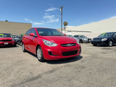Used 2012 Hyundai Accent GLS image 11