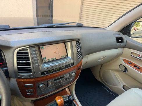 Used 2005 Lexus LX 470 image 28