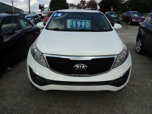 Used 2016 Kia Sportage LX image 2