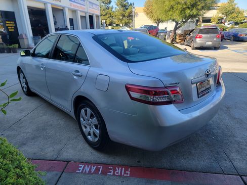 Used 2010 Toyota Camry image 6