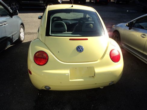 Used 1998 Volkswagen Beetle image 8