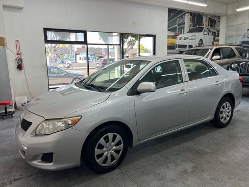 Used 2010 Toyota Corolla LE image 2