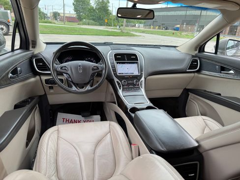 Used 2017 Lincoln MKX Select image 13
