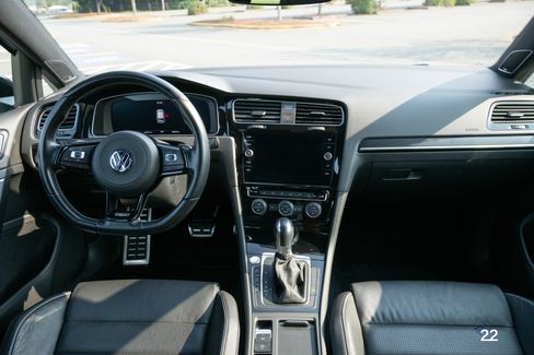 Used 2019 Volkswagen Golf R image 20