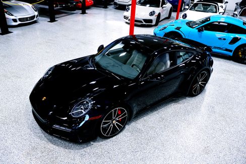 Used 2022 Porsche 911 Turbo image 6