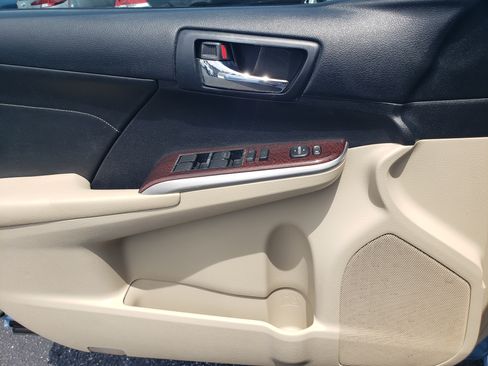 Used 2013 Toyota Camry XLE image 12