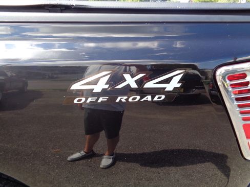 Used 2012 Nissan Titan SV image 21