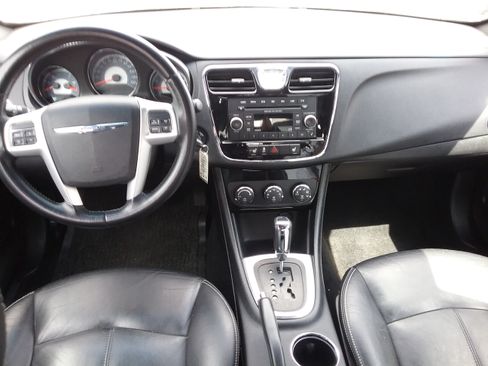 Used 2013 Chrysler 200 Limited image 4