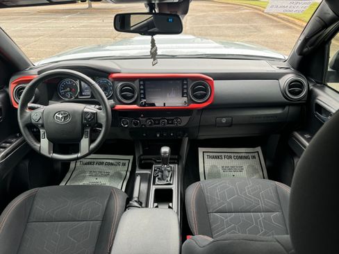 Used 2020 Toyota Tacoma TRD Sport image 18