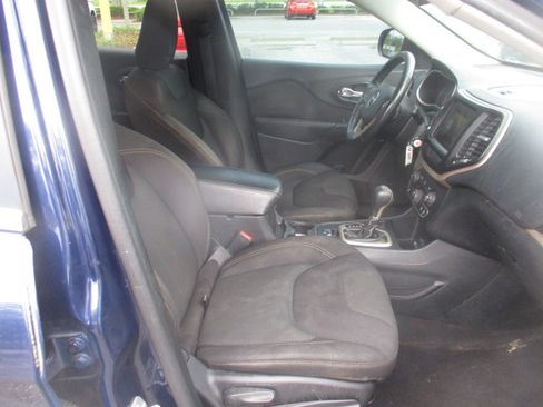 Used 2016 Jeep Cherokee Latitude image 4
