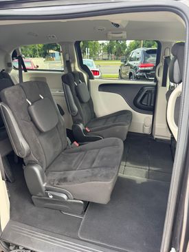 Used 2020 Dodge Grand Caravan SE image 16