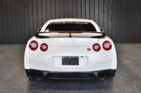 Used 2014 Nissan GT-R Black Edition image 7