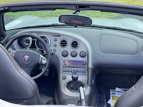 Used 2008 Pontiac Solstice GXP image 34
