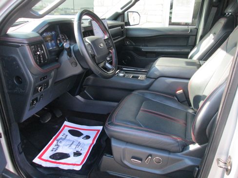 Used 2022 Ford Expedition Max Limited image 10