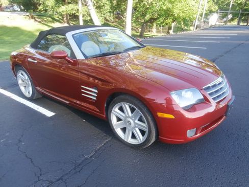 Used 2005 Chrysler Crossfire Limited image 1
