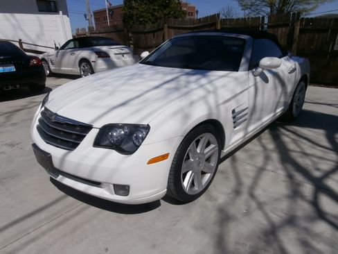Used 2005 Chrysler Crossfire Limited image 3