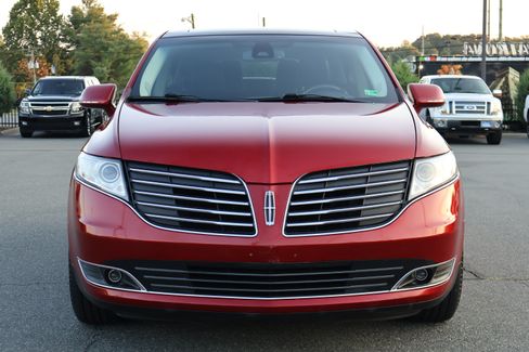 Used 2018 Lincoln MKT image 3