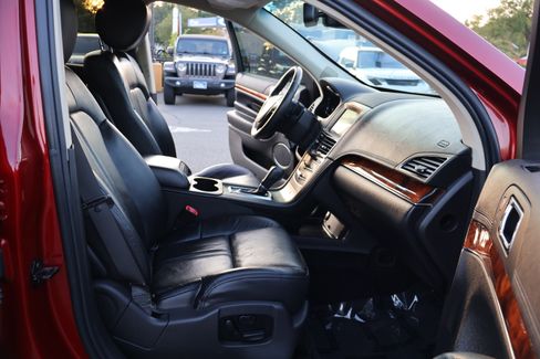 Used 2018 Lincoln MKT image 17