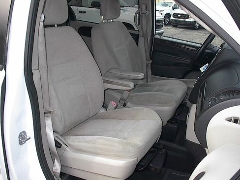 Used 2017 Dodge Grand Caravan SE image 10