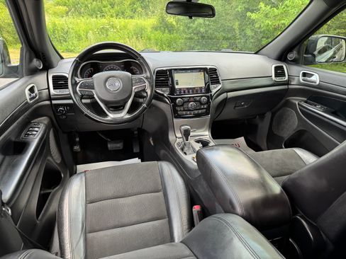 Used 2021 Jeep Grand Cherokee Laredo X image 13