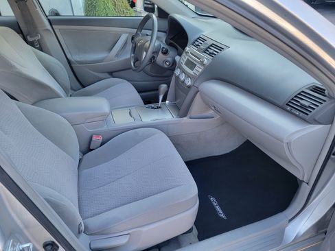 Used 2010 Toyota Camry image 18