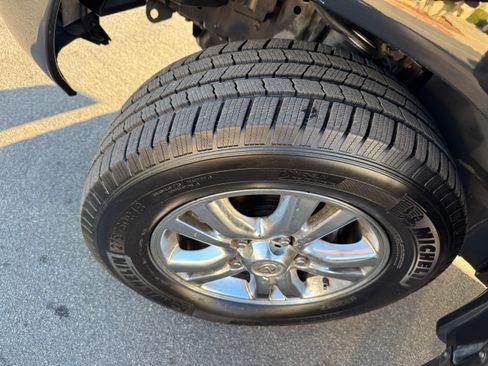 Used 2005 Lexus LX 470 image 32