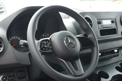 Used 2023 Mercedes-Benz Sprinter 2500 image 18