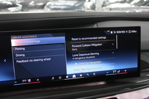 Used 2023 BMW i7 xDrive60 image 30