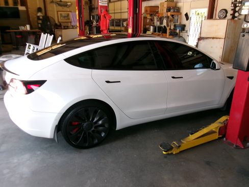 Used 2021 Tesla Model 3 Performance image 4