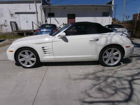 Used 2005 Chrysler Crossfire Limited image 5