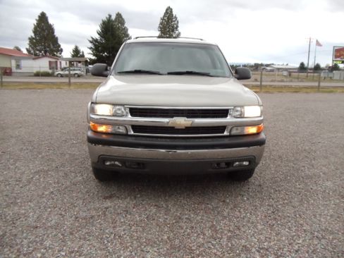 Used 2001 Chevrolet Suburban LS image 2