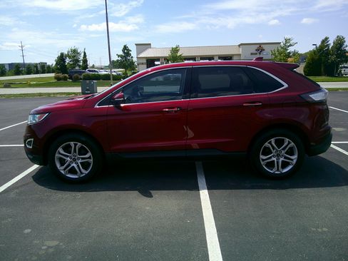 Used 2015 Ford Edge Titanium image 2