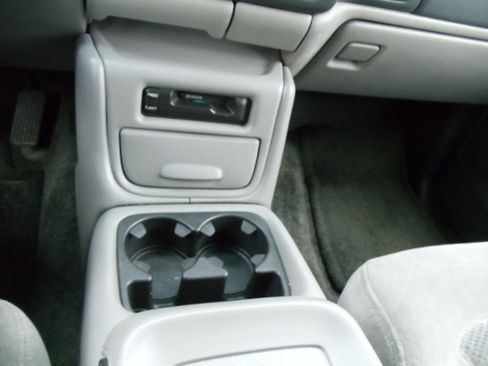 Used 2001 Chevrolet Suburban LS image 21