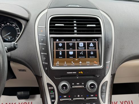 Used 2017 Lincoln MKX Select image 21