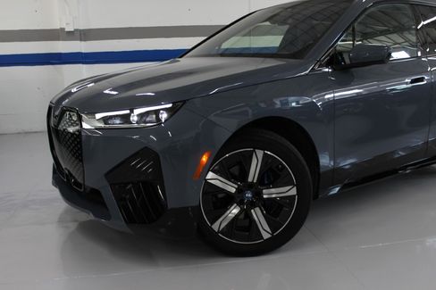 Used 2024 BMW iX xDrive50 image 5
