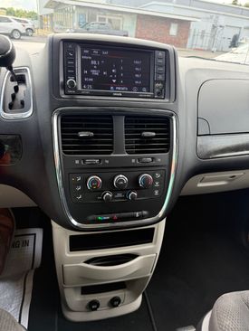 Used 2020 Dodge Grand Caravan SE image 10
