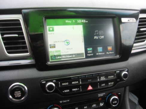 Used 2017 Kia Niro Touring image 10