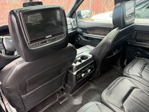 Used 2018 Ford Expedition Limited image 10